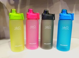 زجاجه مياه 700 م H2O
