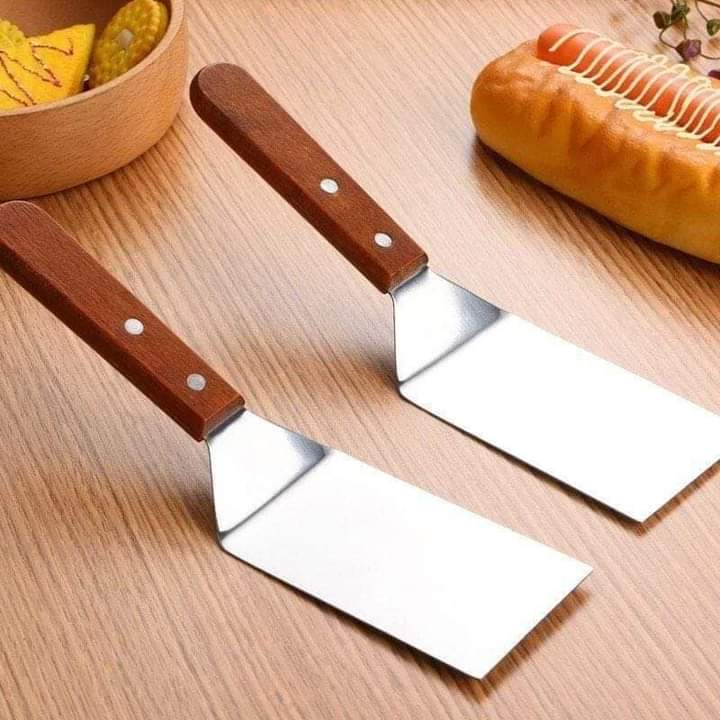 مجرفه عريضه بيد خشبي