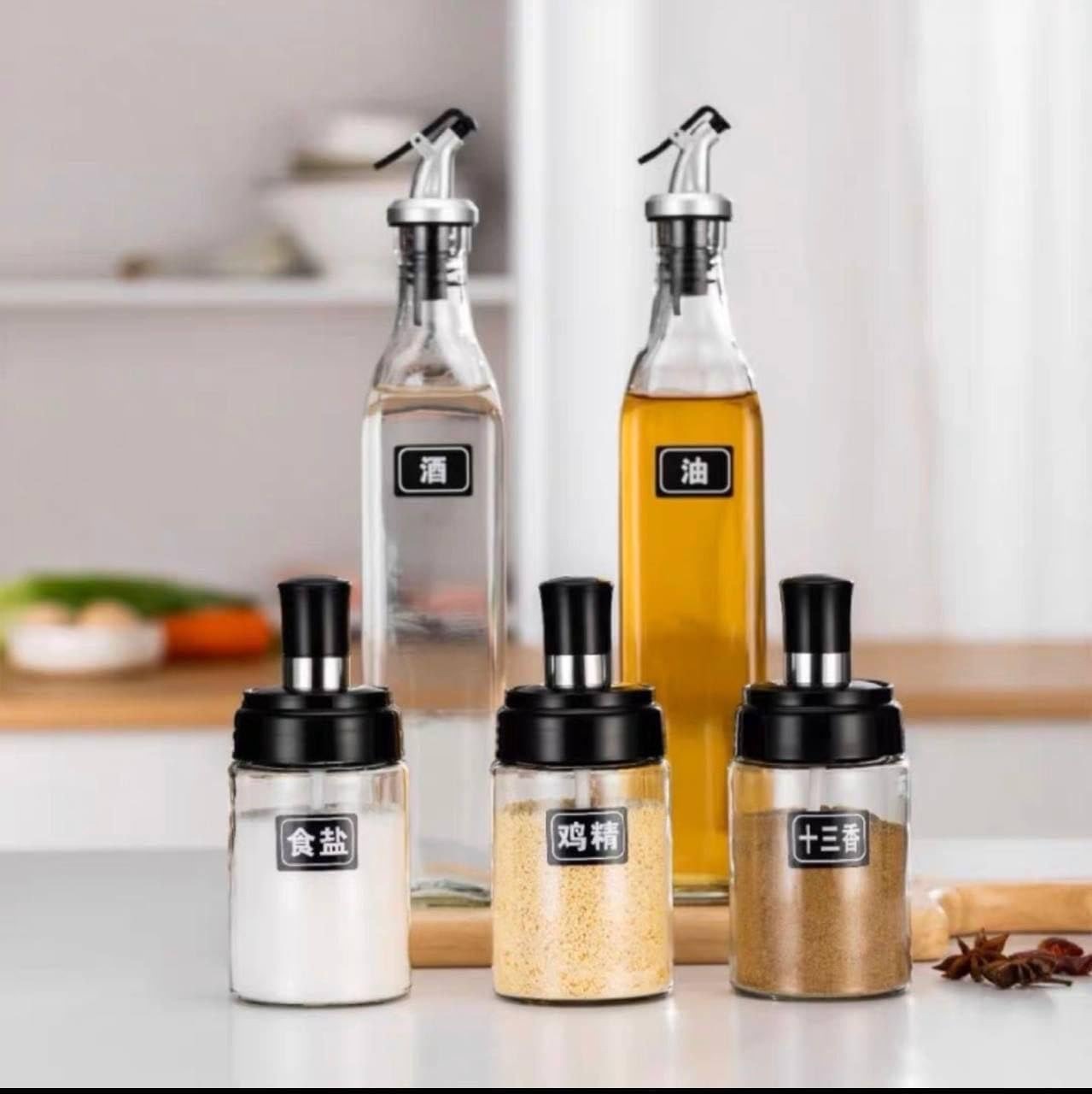 طقم بهارات بالزياته (٢ زجاجه زيت + ٣ برطمان بالملعقه)