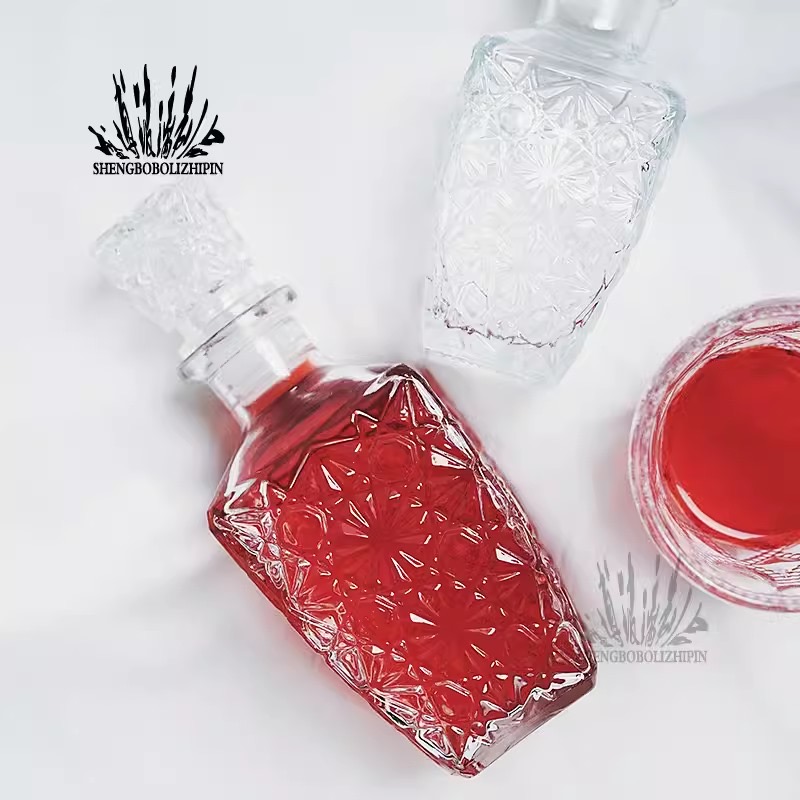 قاروره زيت وخل زجاجيه مربعه بغطاء ضغط 900ML