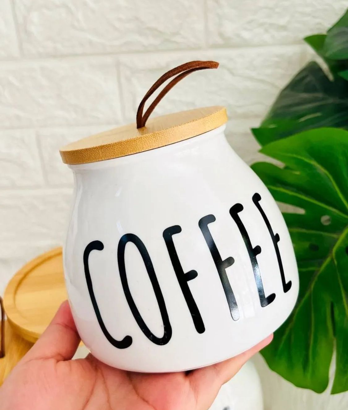برطمان COFFEE بورسلين ابيض بغطاء خشبي 1 حبه