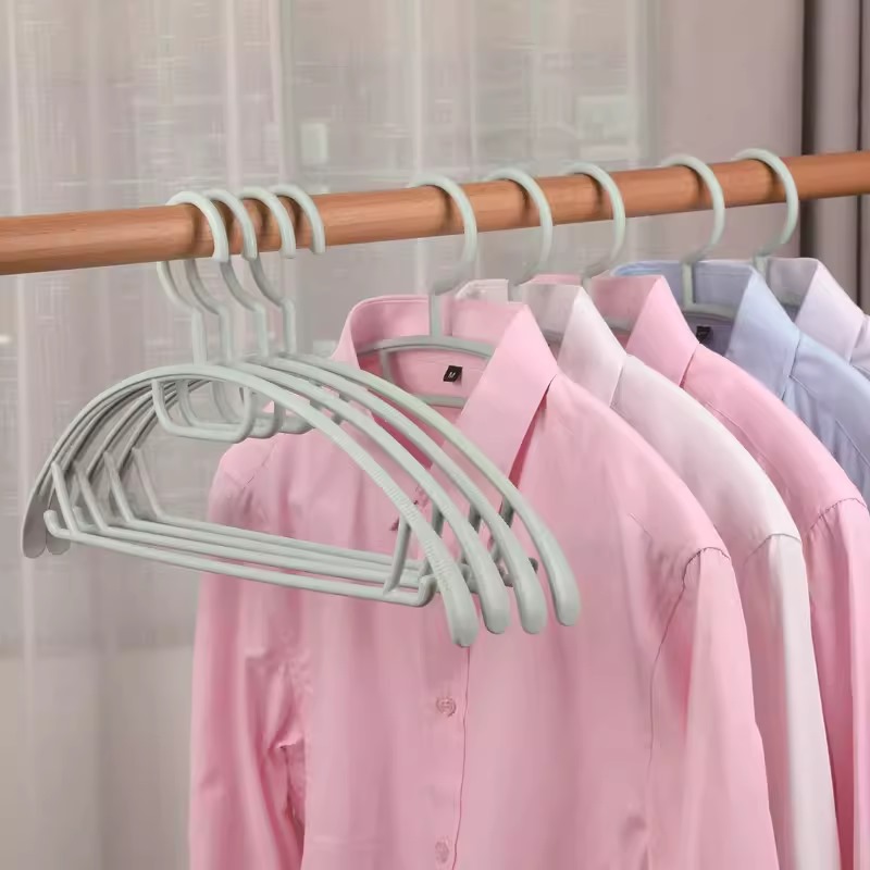 مجموعه علاقه ملابس بلاستيك كبيره 10 حبه الوان