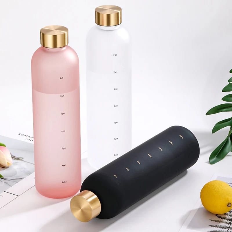 زجاجه مياه مدرجه الوان بغطاء جولد سعه 1000 ml