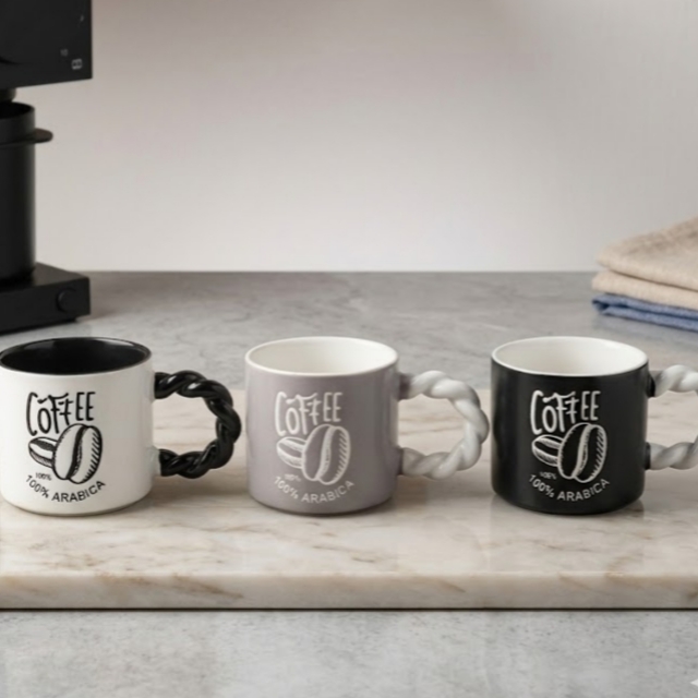 مج ماغنسيوم لون ابيض واسود وجراي coffee  يد ضفيره