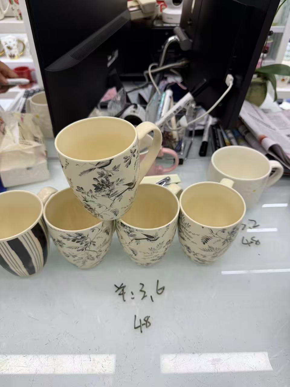 مج ماغنسيوم فرداني بيد رسومات ورد وورق شجر مختلفه