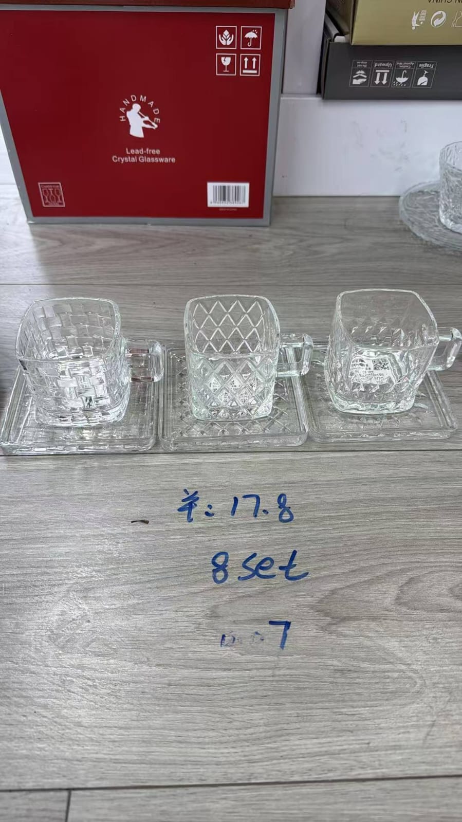 طقم شاي زجاج ابيض مربع سمبوكسات بالطبق