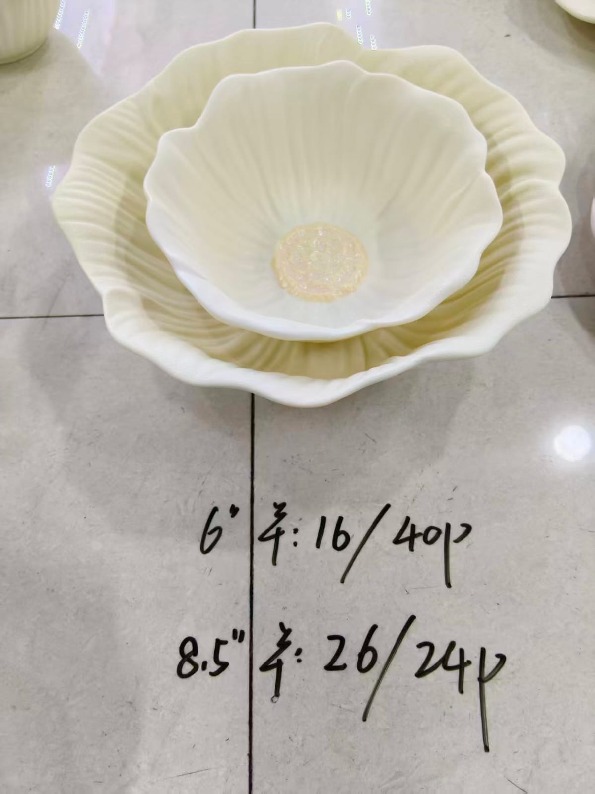 بولا بورسلين غويط قلب غامق شكل ورده اصفر صغير