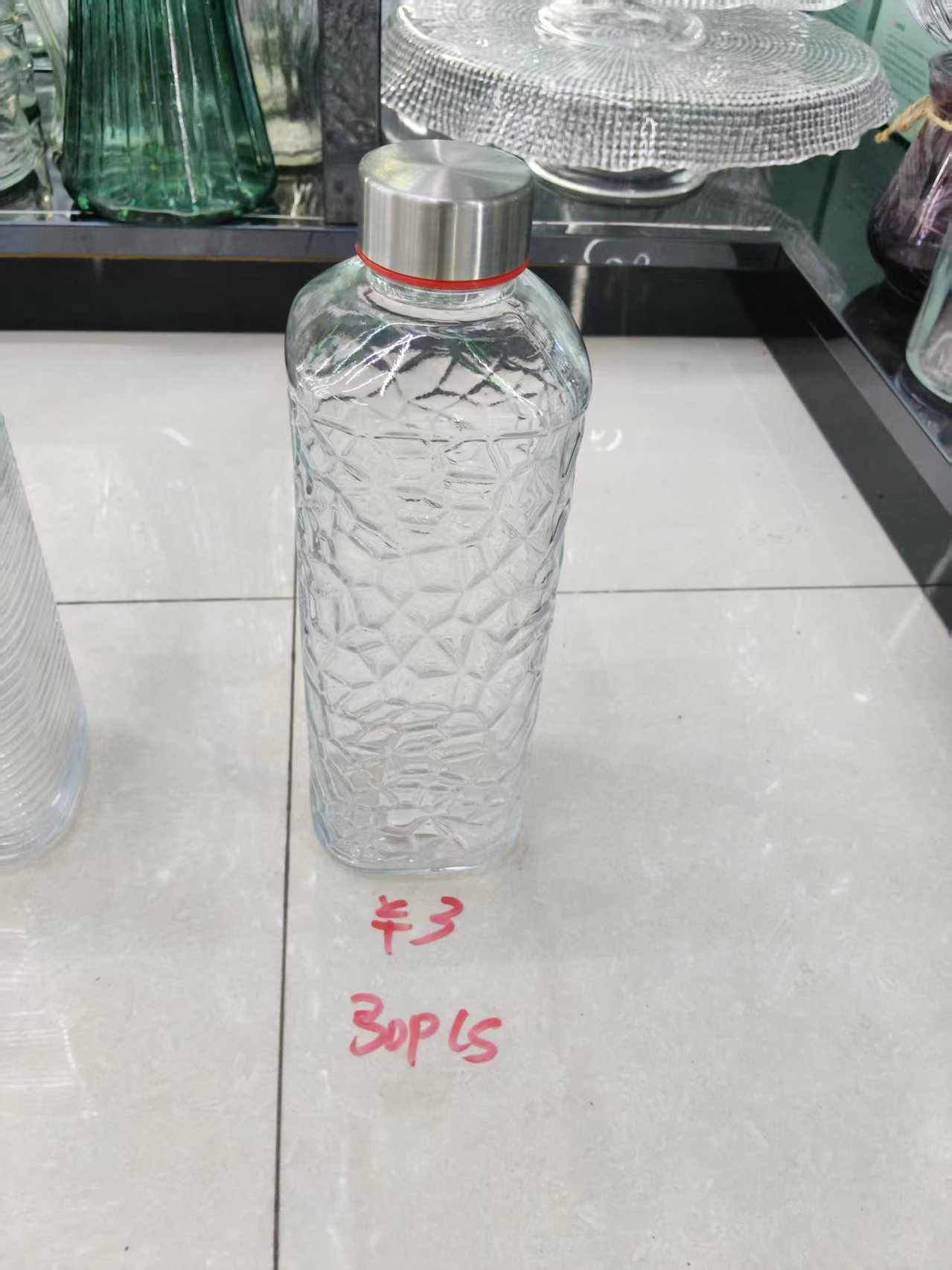 زجاجه مياه زجاج منقوش غطاء سيلفر