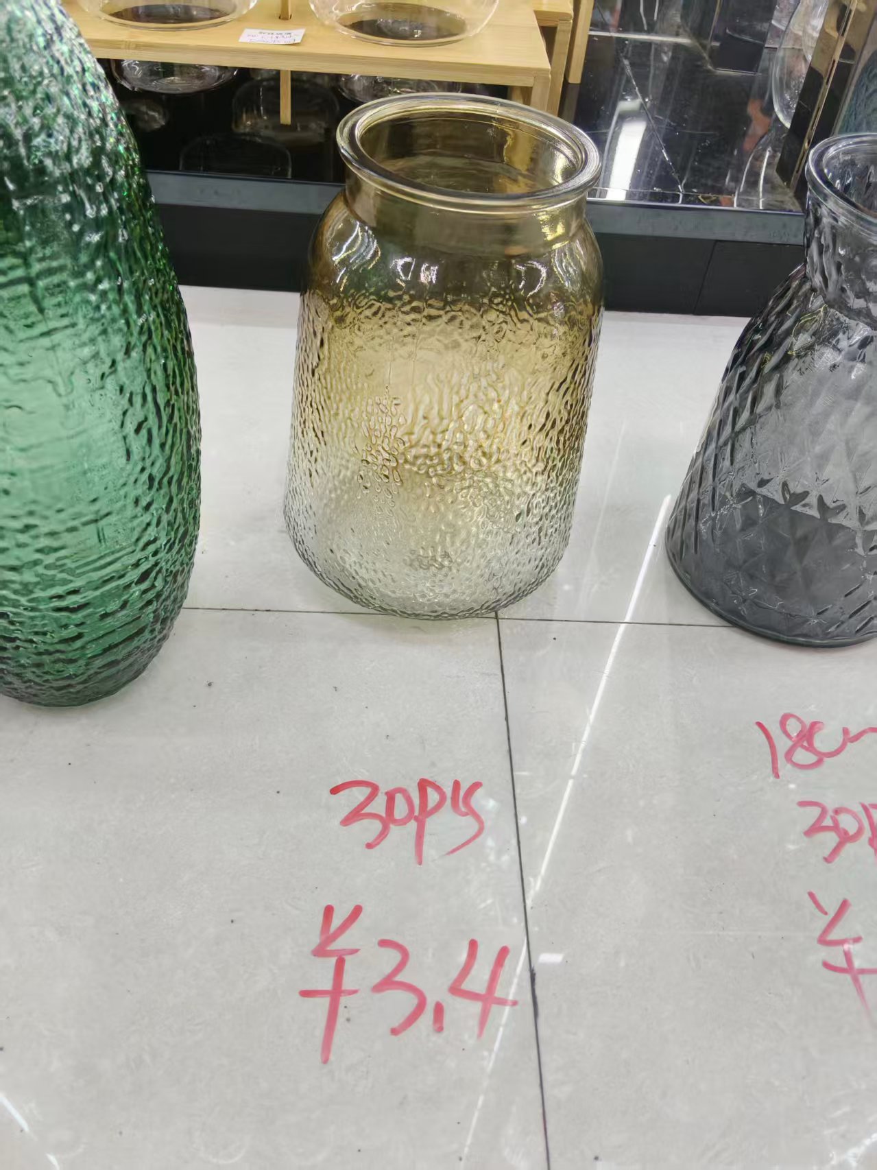فازه زجاج منقوش مموج شفاف في جولد