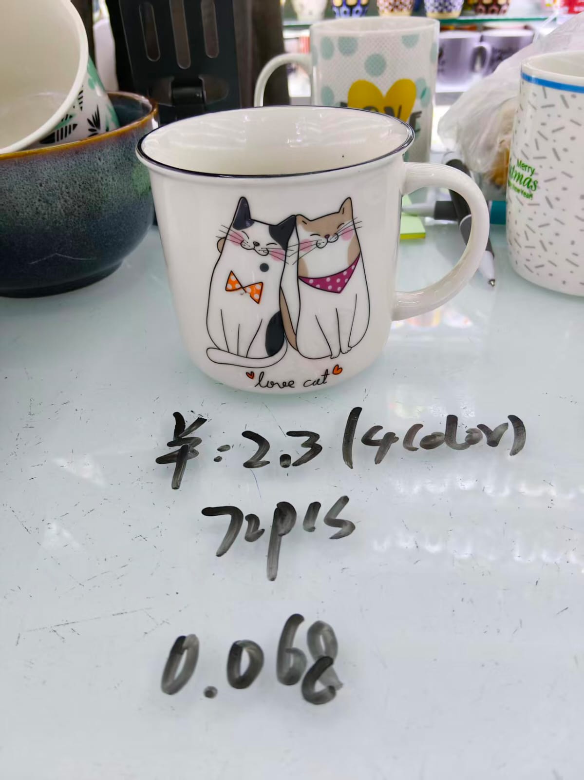 مج ماغنسيوم ابيض مرسوم قطط حرف اسود