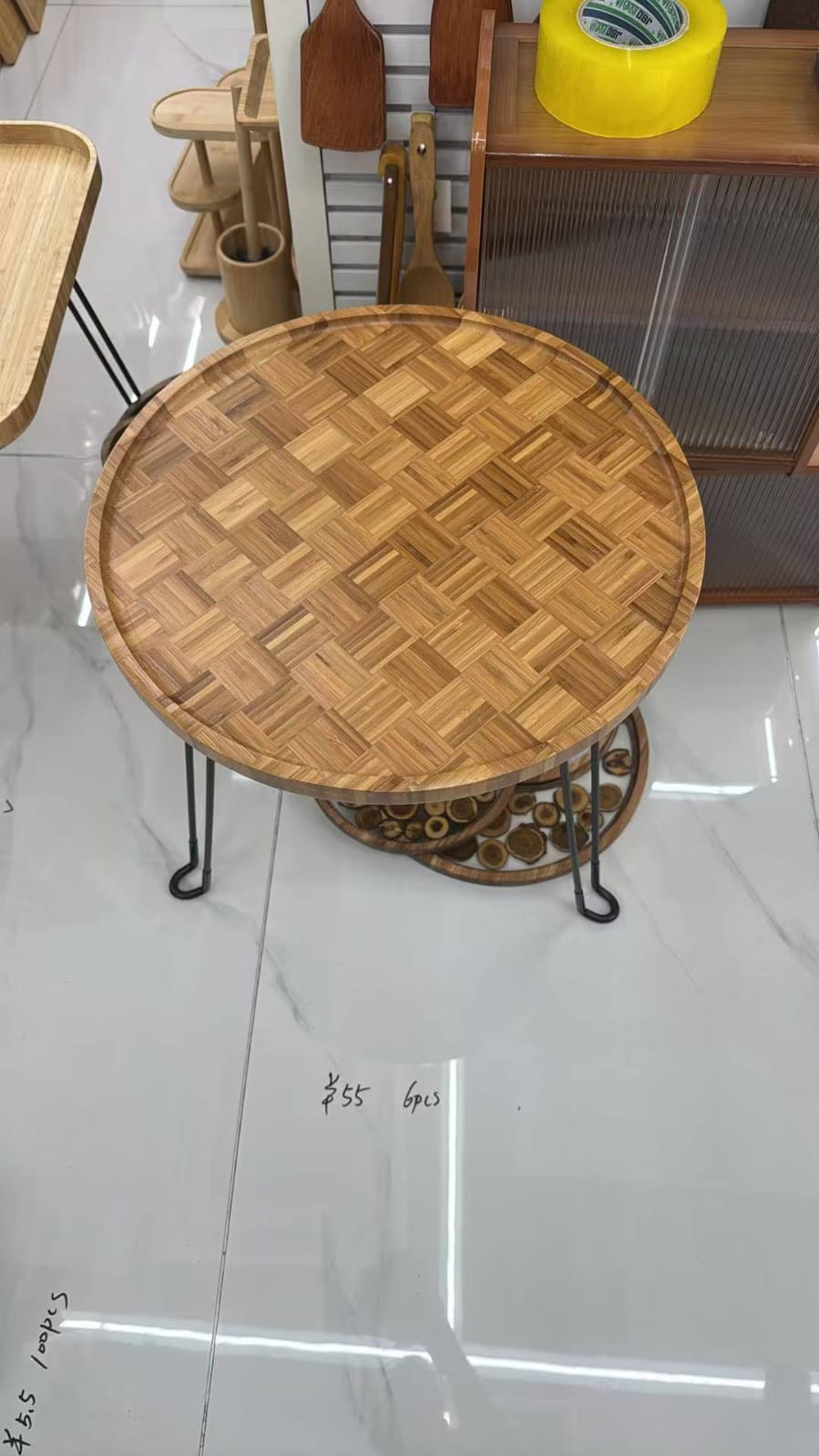 ترابيزه خشب ملون مدوره رجل معدن سوداء