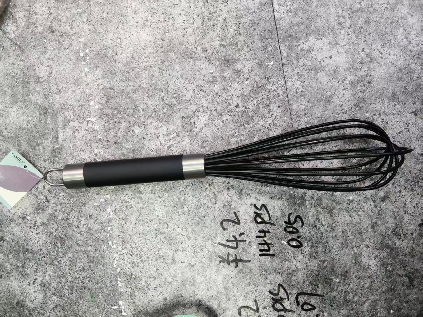 مضرب بيض اسود