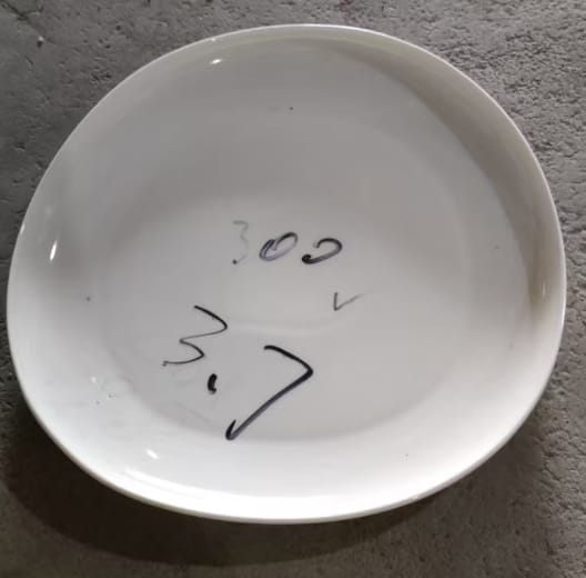 طبق بورساين ابيض مموج كبير