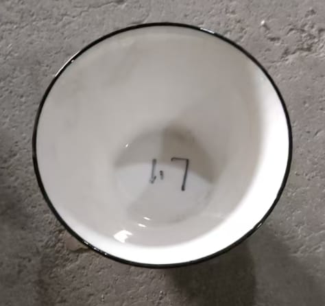 بولا  بورساين ابيض حرف اسود