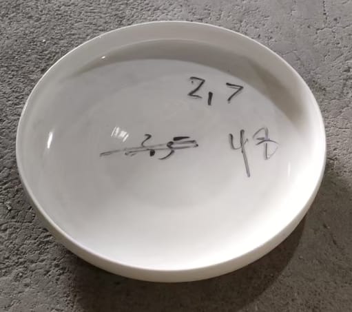طبق بورسلين ابيض مدور غويط