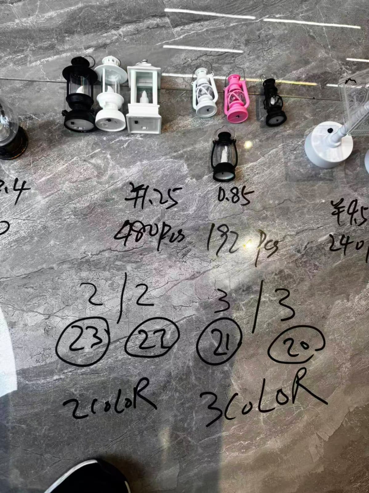 فانوس رمضان ابيض واسود بشمعه LED بقاعده