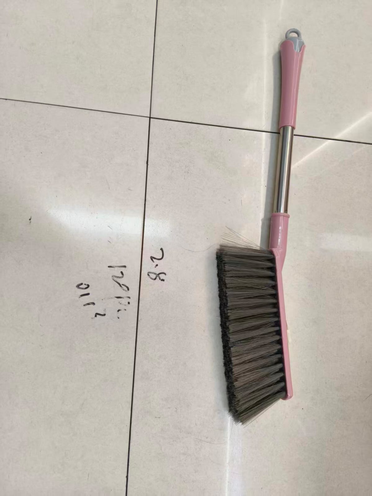 فرشاة تنظيف نعمه  لون بينك مقبض استيل